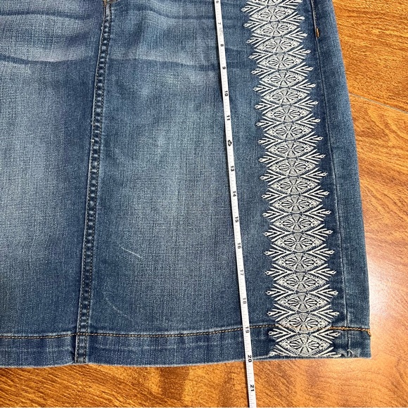 Westport Stretch Embroidery Accent Denim Jean Skirt size 4 - Picture 6 of 8